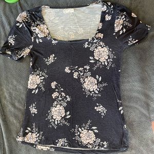 Flower 24/7 Maurice’s tee